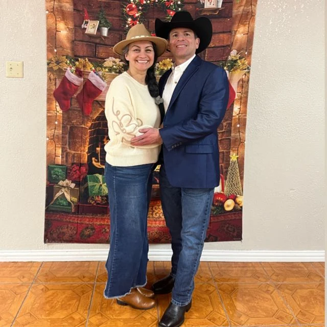 Pastores Isaac y Rebeca Saenz